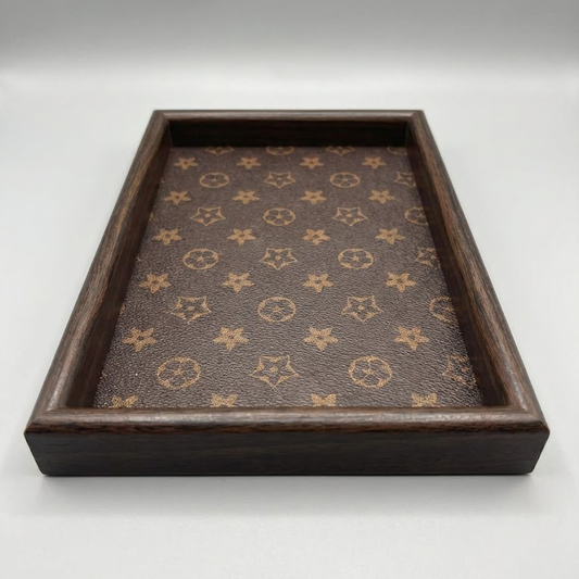Bandeja de almacenamiento con acabado premium y diseño estilo LV